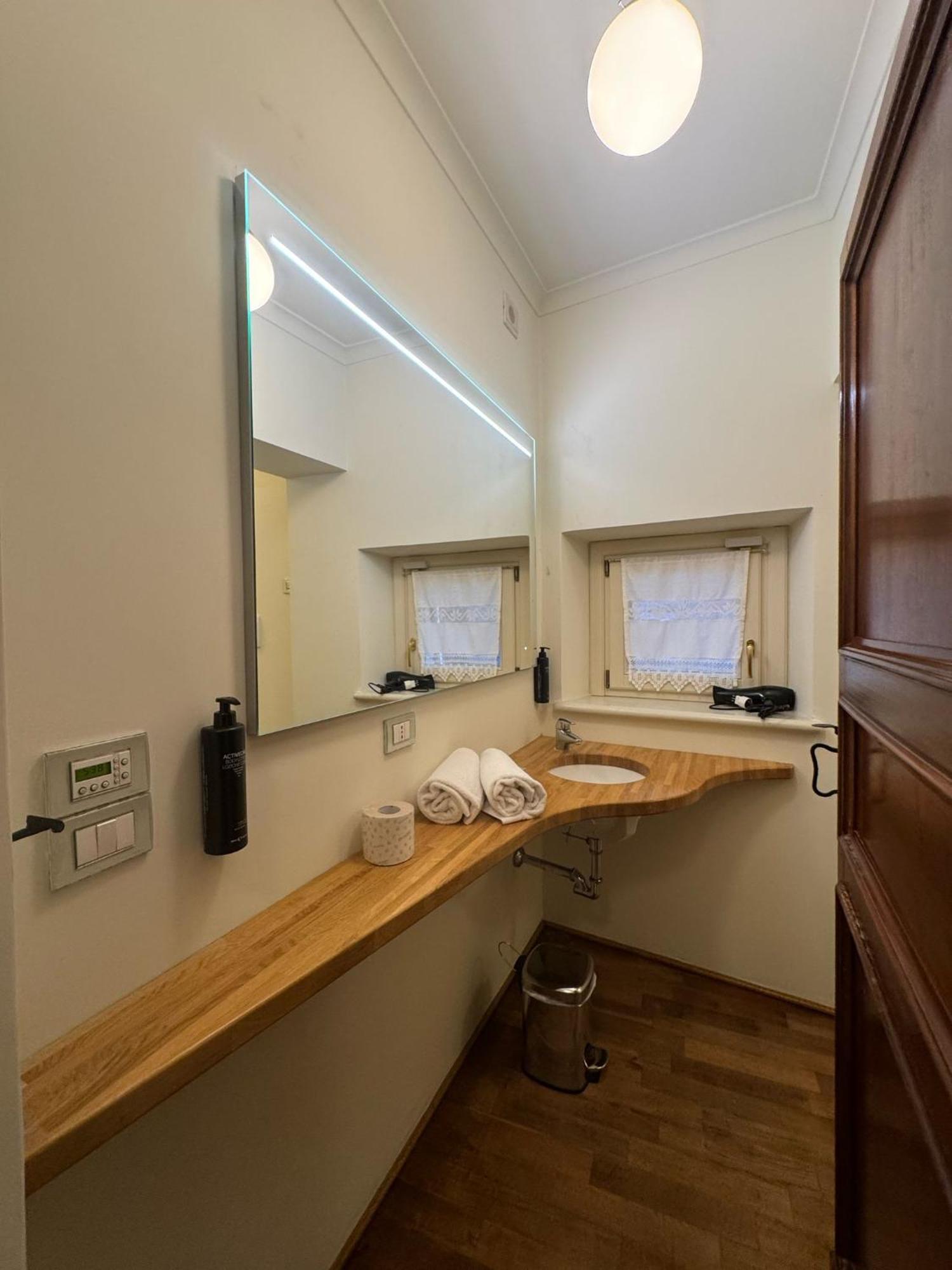 Urbino Apartments - Palazzo Paltroni Studio Екстер'єр фото